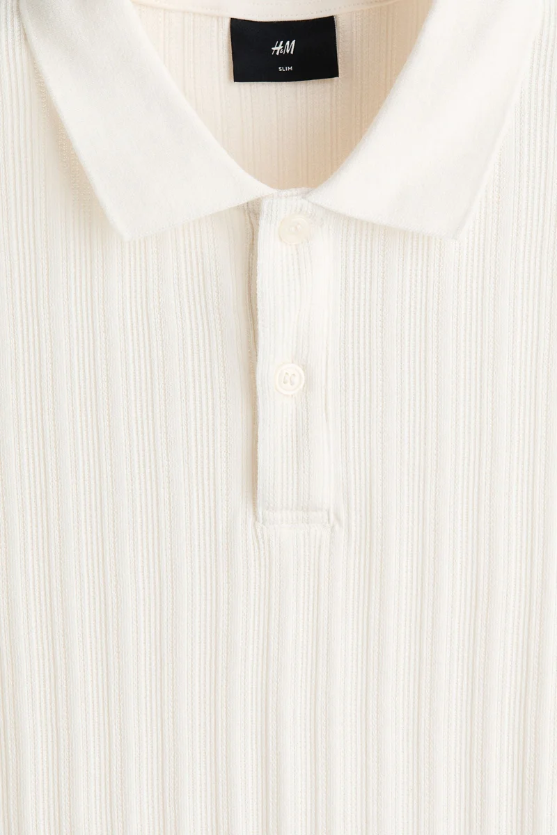 اتش اند ام تي-شيرت بولو من الجيرسيه بارز الملمس بقصّة سلِم